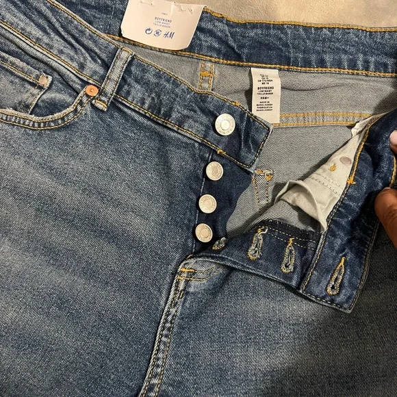 H&M Boyfriend Low Waist Mid-Wash Jean Size: 16 - Picture 8 of 9